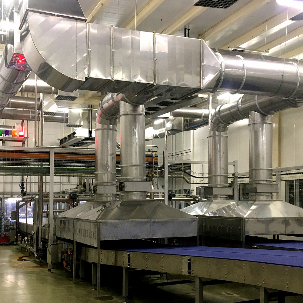 Промышленные вентиляторы, установленные на производстве KDV, обеспечивают комфортные условия для работы персонала.
